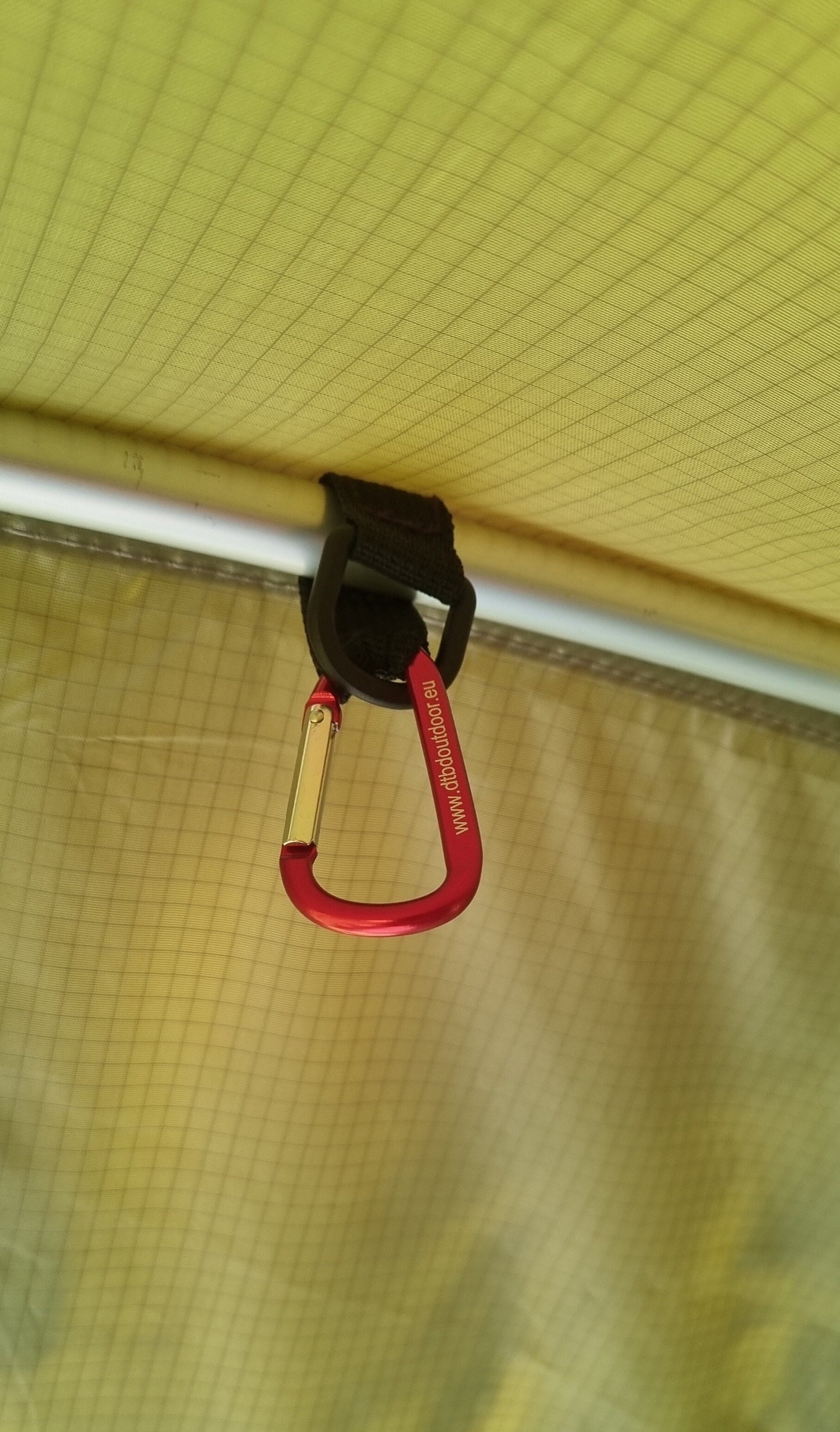 Dare To Be Different Ezi Hanging